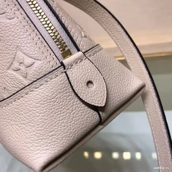WIS BB NEO PRELAUNCH LOUIS VUITTON EXCHANELUSIVE NEO - ALMA 0511